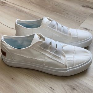 ✨BNWT Blowfish Canvas Sneakers✨